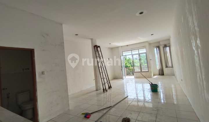 Ruko 3 Lantai Siap Huni Di Jalan Peta 2