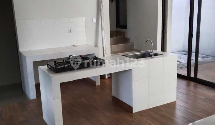 Disewakan Rumah Siap Huni Di Cluster Flora Summarecon