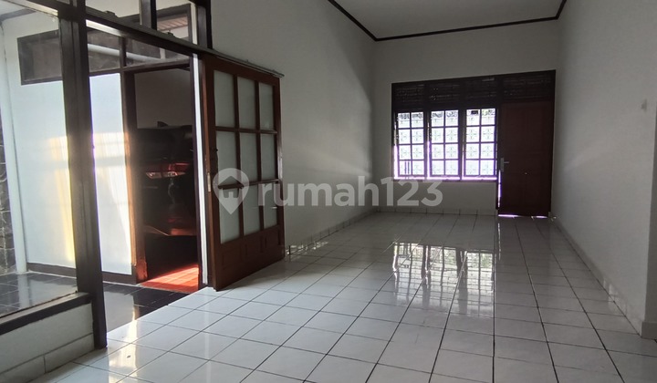 Rumah Siap Huni Di Jalan Suryalaya Timur Bandung