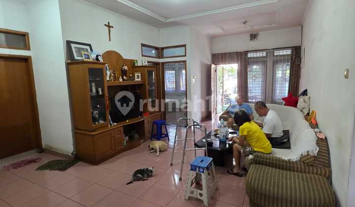 Dijual Rumah 2 Lantai Siap Huni di Batununggal