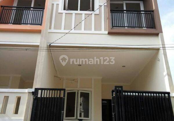 Rumah 2 Lantai Baru di Sunter Jaya, Jakarta Utara 1