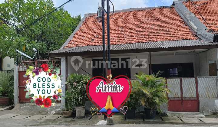 Old House with Land in Gunung Sahari