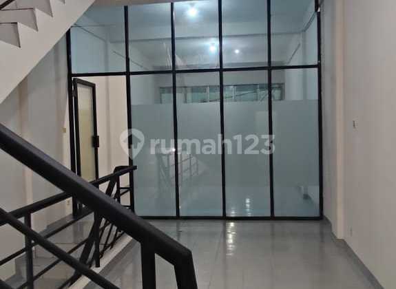 For Rent 3-Story Shop House, Strategic Location, In Harmoni Cimone Tangerang