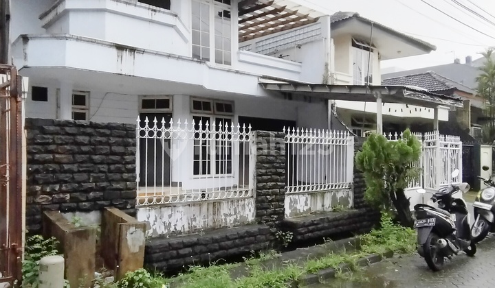 Perumahan Taman Kedoya Permai (Prisma Kedoya) Pinggir Tol Kebon Jeruk Jakarta Barat Rumah Siap Huni Ukuran 10 X 20 M2 2Lantai Luas 200 M2 Carport bisa 3 Mobil Hadap Timur Row Jalan 2 Mobil Nego 2