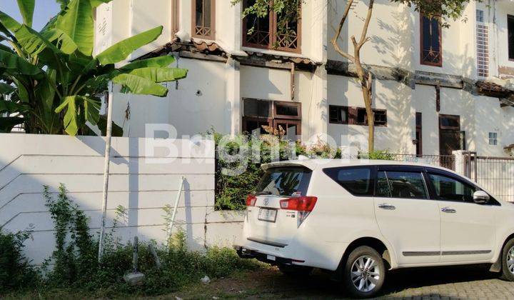 Kencana Elok Puri Kembangan Jakarta Barat Hoek Luas tanah 227 m2 rumah tua 2 lantai dekat tol row 2 mobil lebih hadap timur dan utara 1