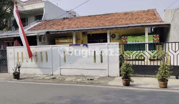 Rumah dan Paviliun Kebon Jeruk dekat jalan raya utama Jakarta Barat luas tanah 264 m2 hadap utara cocok untuk hunian atau rumah usaha Rumah dan Paviliun Kebon Jeruk dekat jalan raya utama Jakarta Barat luas tanah 264 m2 hadap utara cocok untuk hunian atau rumah usaha