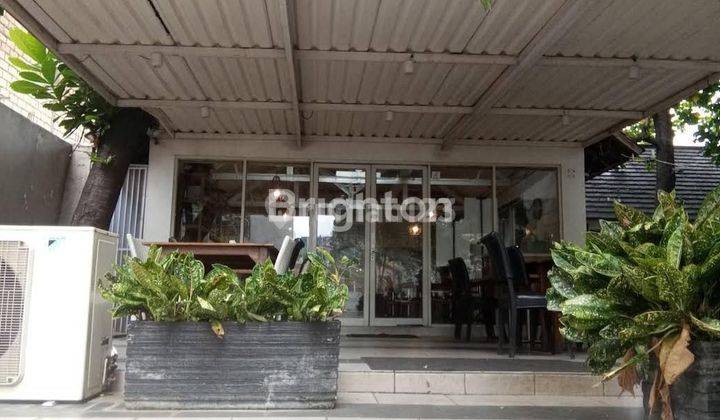 Ruang usaha tanah dan sedikit bangunan cocok untuk bilyard cafe foodcourt gudang kantor ekspedisi outdoor wedding resto dll parkir luas, luas tanah 1500 m2 pinggir jalan raya utama Jakarta barat hadap timur 2