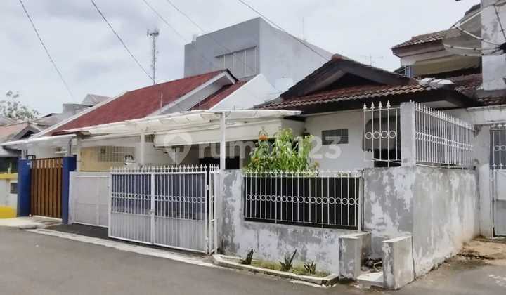 Perumahan Taman Meruya Ilir Meruya Utara Kembangan Jakarta Barat Ukuran 20x10 M2 Rumah 2 Lantai Hadap Barat Row Jalan 2 Mobil Lega, Dekat Pinggir Tol Meruya