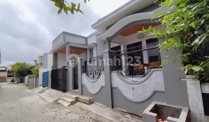 Rumah Komplek Unilever, Karang Tengah, Tangerang, Siap Huni dan Bagus Terawat, Uk. 10 X 14,3 M2, 2 Lantai Cocok untuk Hunian Rumah Tinggal Nego