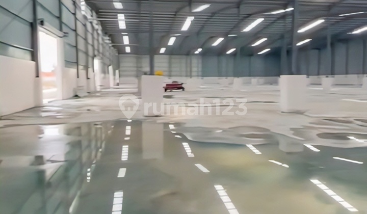 New Warehouse Ready for Use, Sepatan District, Tangerang Regency, Size 24x60 M2, Ready 5 Units, Warehouse Area 1440 M2, Concrete Floor, 13-Meter Ceiling, Includes Parking Area, Green Open Space, Office, and Separate Relaxation Room, Container Road Row, Inside Warehouse Complex, 24-Hour CCTV. New Warehouse Ready for Use, Sepatan District, Tangerang Regency, Size 24x60 M2, Ready 5 Units, Warehouse Area 1440 M2, Concrete Floor, 13-Meter Ceiling, Includes Parking Area, Green Open Space, Office, and Separate Relaxation Room, Container Road Row, Inside Warehouse Complex, 24-Hour CCTV.