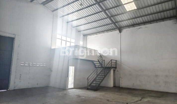 Gudang + Office uk. 14x26 m2 bonus free (Pph, BPPHTB, balik nama SHM, ijin IMB, dan perawatan tembok 2 tahun) akses jalan lebar biasa di lewati kontainer dekat pintu tol PIK2 parkir luas hadap barat Sukadiri rawa kidang Tangerang 2