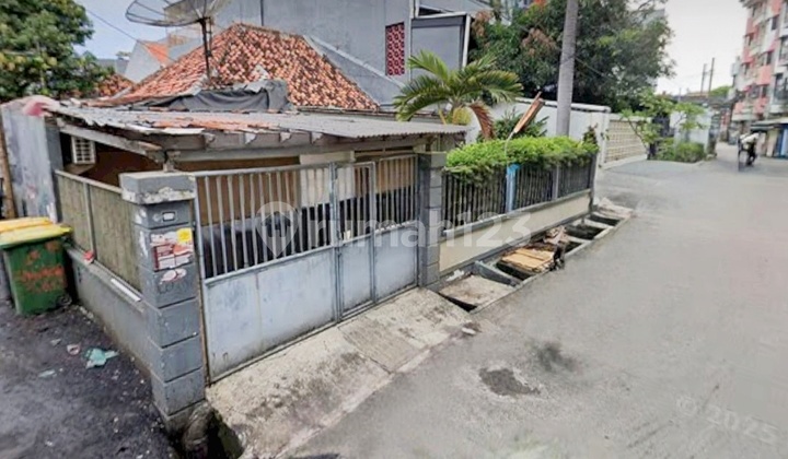 Rumah Tua Mangga Besar Jakarta Barat Di Tengah Area Komersial Rumah Kost Dan Usaha Lainnya. Cocok Buat Usaha / Rumah Kost Luas Tanah 365 M2 Row Jalan 2 Mobil Dekat Lokasari. Nego 2