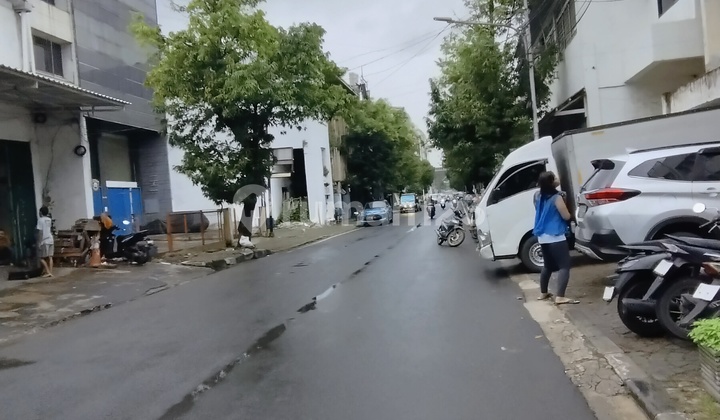 Jual Murah Hitung NJOP Rumah Usaha Skrg Jadi Gudang Pinggir Jalan Raya Utama Malaka Pasar Pagi Kec Tambora Kota Jakarta Barat Ukuran 7,6 X 16 M2 Hadap Selatan Row Jalan bisa 3 Mobil dan di Lewati Kontainer atau Akses Mobil Besar Area Ini Byk Perkantoran 2