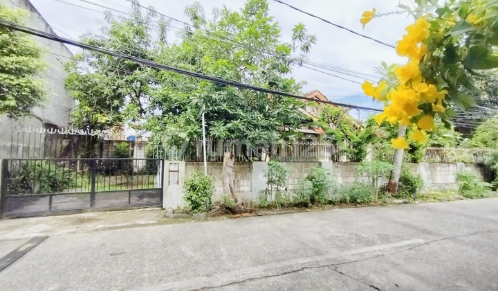 Perumahan Taman Aries Jakarta Barat Tanah Dan Rumah Ukuran 23x33, 5 M2 Hoek Hadap Utara Dan Timur Luas Tanah 774 M2 Cocok Buat Tempat Tinggal Dan Usaha Row Jalan 2 Mobil