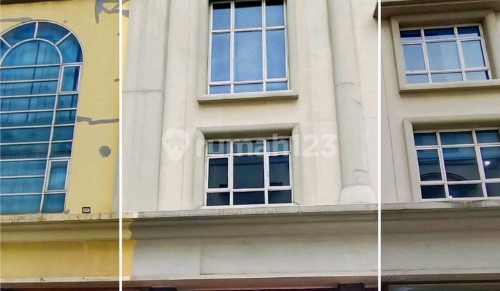 Ruko Siap Huni Kondisi Bagus, Business Park Kebon Jeruk Jakarta Barat, 4 Lantai Luas 68 M2 Hadap Timur Dalaman Plong Dan Sekat Kaca, Strategis Area Pusat Bisnis Dgn Parkir Yg Luas. Nego