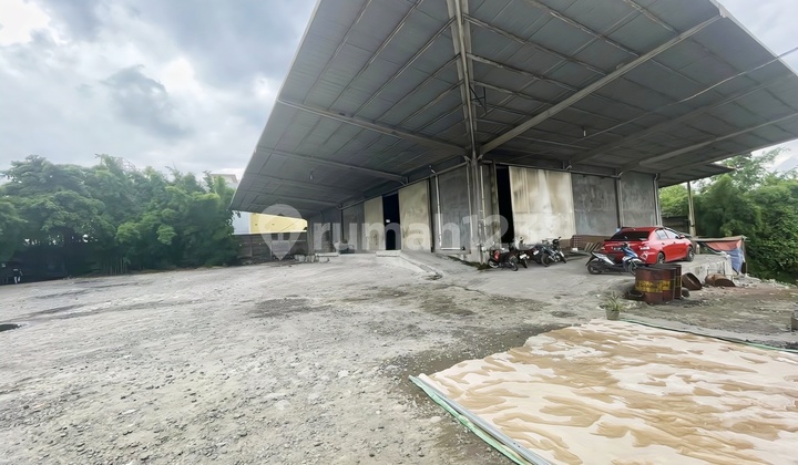 Cipondoh Pinang Warehouse, Tangerang City, Main Roadside, Land Area 2500 M2 With Spacious Parking, Accessible by Container Trucks Cipondoh Pinang Warehouse, Tangerang City, Main Roadside, Land Area 2500 M2 With Spacious Parking, Accessible by Container Trucks