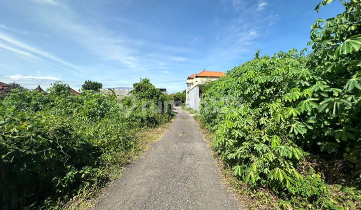 For sale land located at Jl. Raya Tojan, Pering Village, Blahbatuh Subdistrict, Gianyar Regency.