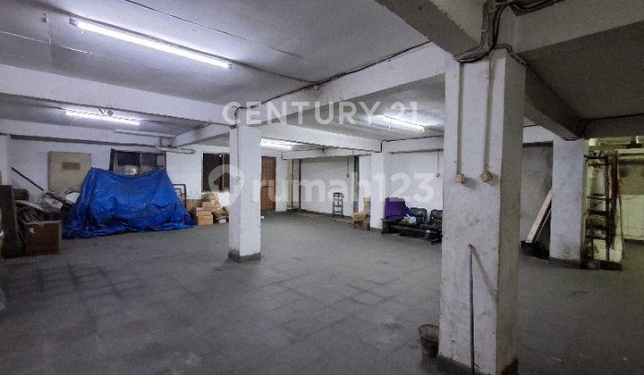 Strategic 2-Story Business House Near LRT Matraman Jakarta S9355 2