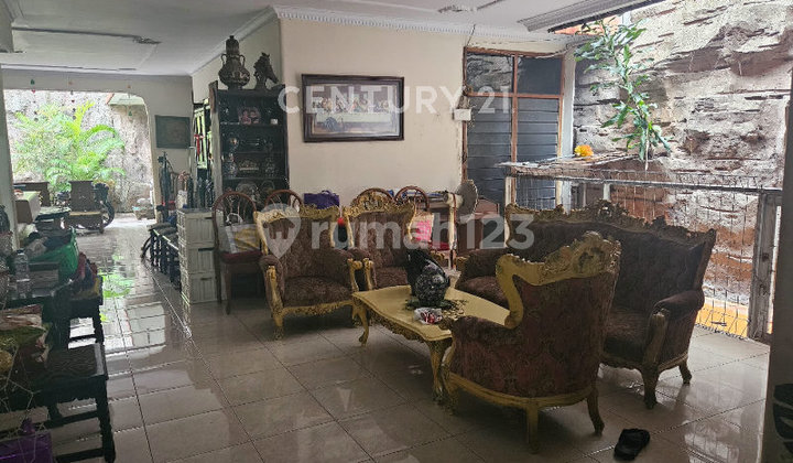Rumah 2 Lantai Pinggir Jalan Besar, Kayu Putih, Jaktim, S9412