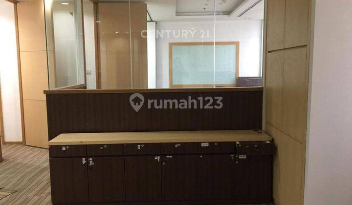 Office Space Design Minimalis Lantai 8 Di Menara Sudirman NR0052 2