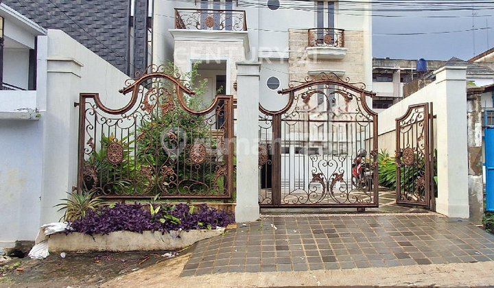 Rumah 2 Lantai Ada Kolam Renang di Jatinegara Kp. Melayu S9503 Rumah 2 Lantai Ada Kolam Renang di Jatinegara Kp. Melayu S9503