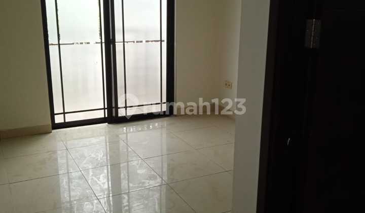Disewakan Rumah Green Lake City Cluster Asia Ukuran 8X18 2