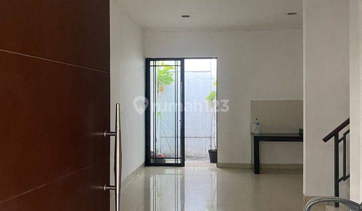 Yun 09.06 Disewakan Rumah Green Lake City Asia di Depan Taman 4