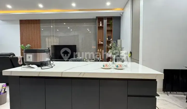 J Dijual Rumah Grand View Karawaci Full Renovasi 3 Lantai