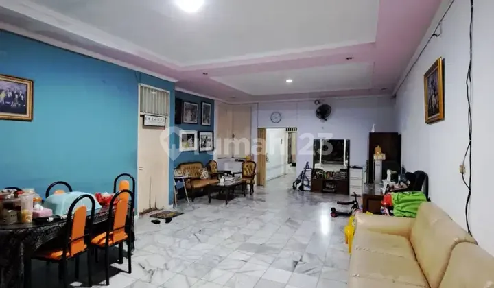 Disewakan Lokasi Strategis! Rumah di Kepa Duri