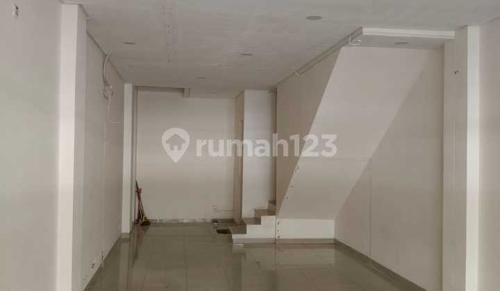 For Rent: WallStreet Green Lake City Shop House, facing the boulevard. For Rent: WallStreet Green Lake City Shop House, facing the boulevard.