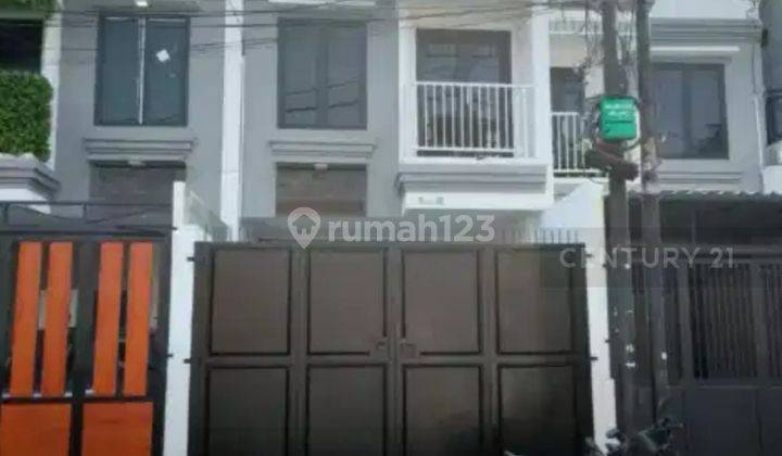 Rumah Baru Kwitang, Jakarta Pusat. Pinggir Jalan Besar. 1