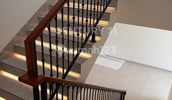 For Rent New 3-Story House, Nice & Luxurious in Lebak Bulus 2