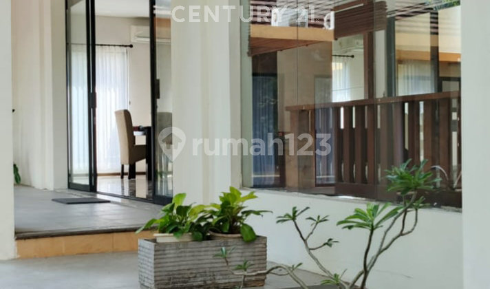 For Rent Spacious House Jagakarsa Near Ragunan. Can be used for Office. 2