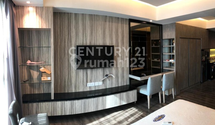 Disewa Kemang Village Residence. 1BR, View City & Furnished  2