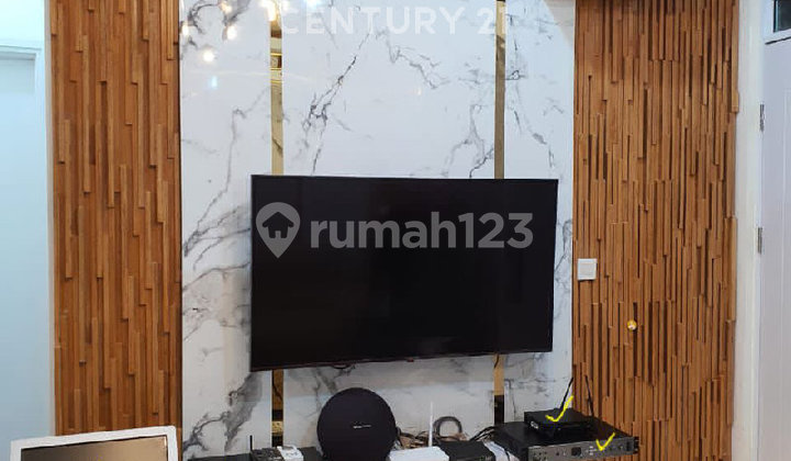 Disewa Rumah 3 Lantai Lavon 2 Swancity Cluster Montana, Tangerang 1