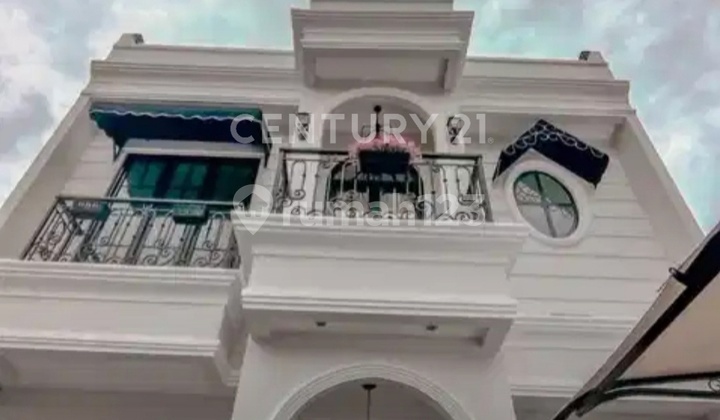 Rumah Mewah American Classic Condet, Jakarta Timur.
