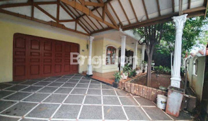 RUMAH CANTIK DI LOKASI STRATEGIS UTAN KAYU SELATAN 2