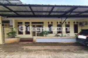 Beautiful, Well-Maintained House, Fully Furnished, Move-In Ready, Quick Sale in Bojong Sari Depok. 2