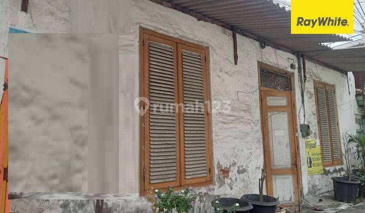 Dijual Rumah SHM Pusat Kota di Jl Tembaan Surabaya 1