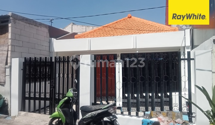 For Sale 2-Story House in Petemon Sidomulyo Central Surabaya 1