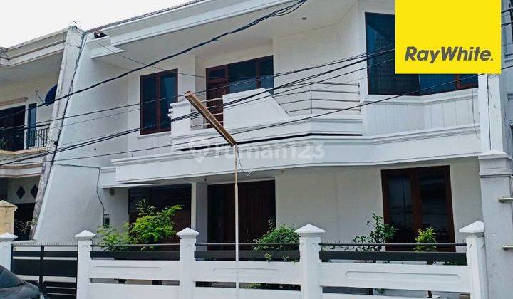 Dijual Rumah 2 Lantai SHM di Darmo Baru Barat Surabaya 2