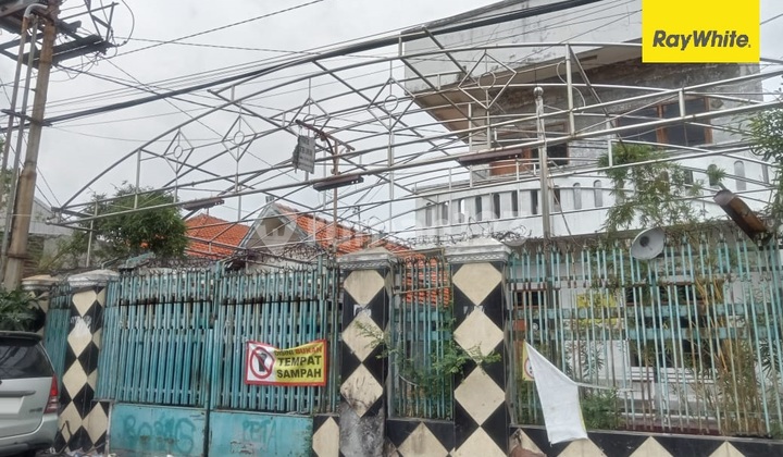 Dijual Rumah 3 lantai di Jalan Rangkah Surabaya 1