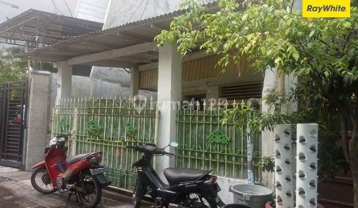 Dijual Rumah Pusat Kota di Jalan Tembok Gede Surabaya 1