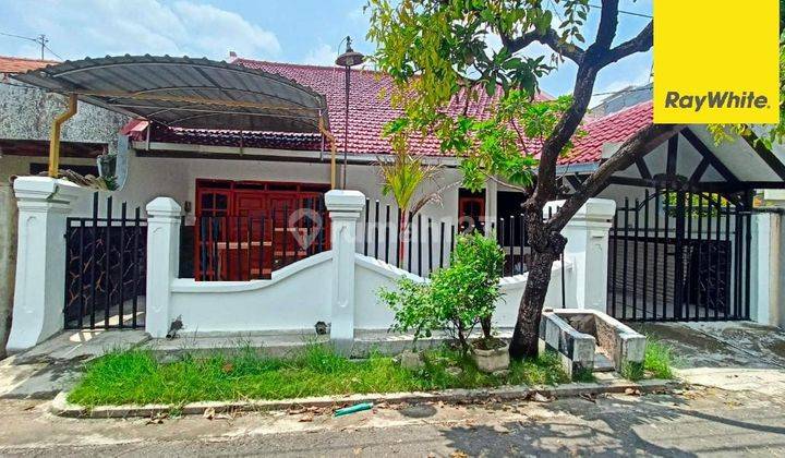 Disewakan Rumah Strategis di Jalan Jemursari Surabaya 1