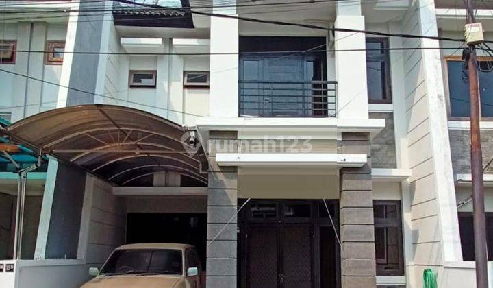 Disewakan Rumah 2 lantai di Hans Regency Manyar Tirtoyoso Surabaya 1