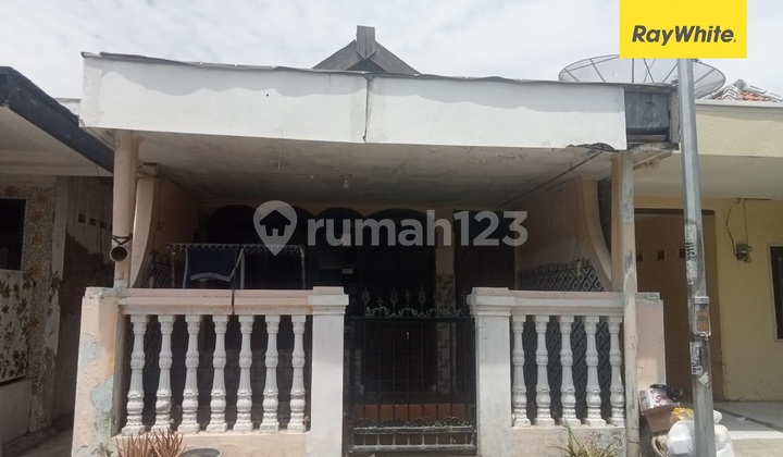 For Sale House on Simokerto Street Surabaya 1