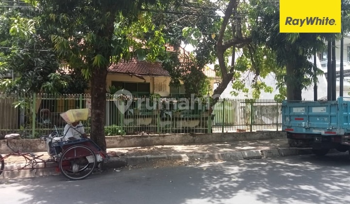 For Sale Freehold House on Jaksa Agung Suprapto Street, Central Surabaya 1