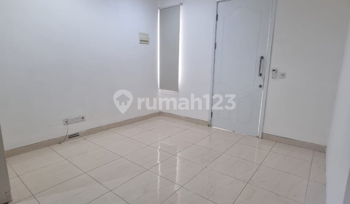 DIJUAL RUMAH 2 LANTAI SIAP HUNI, LOKASI DI VANYA PARK BSD CITY 