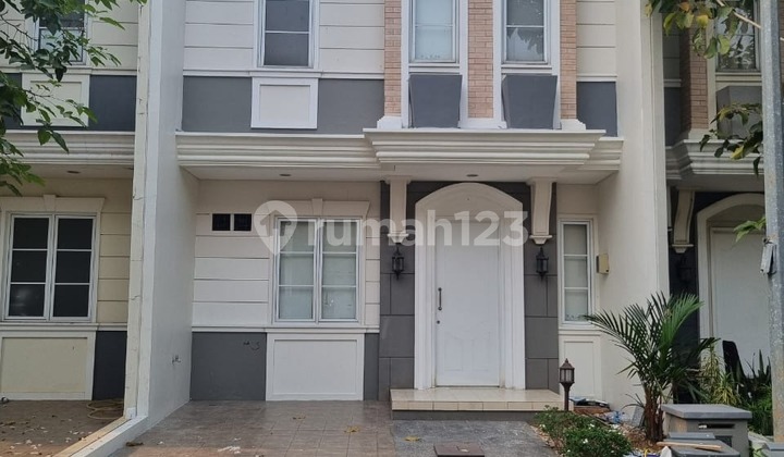 DIJUAL RUMAH 2 LANTAI SIAP HUNI, LOKASI DI VANYA PARK BSD CITY 