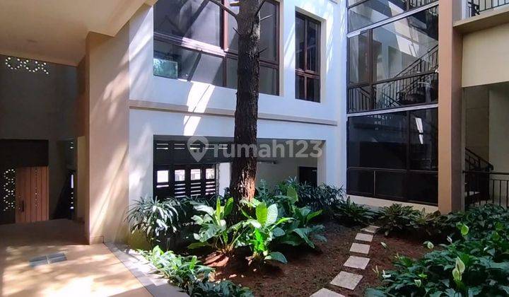 Rumah 3 Lantai Bagus Semi Furnished di BSD Giri Loka, Tangerang 2